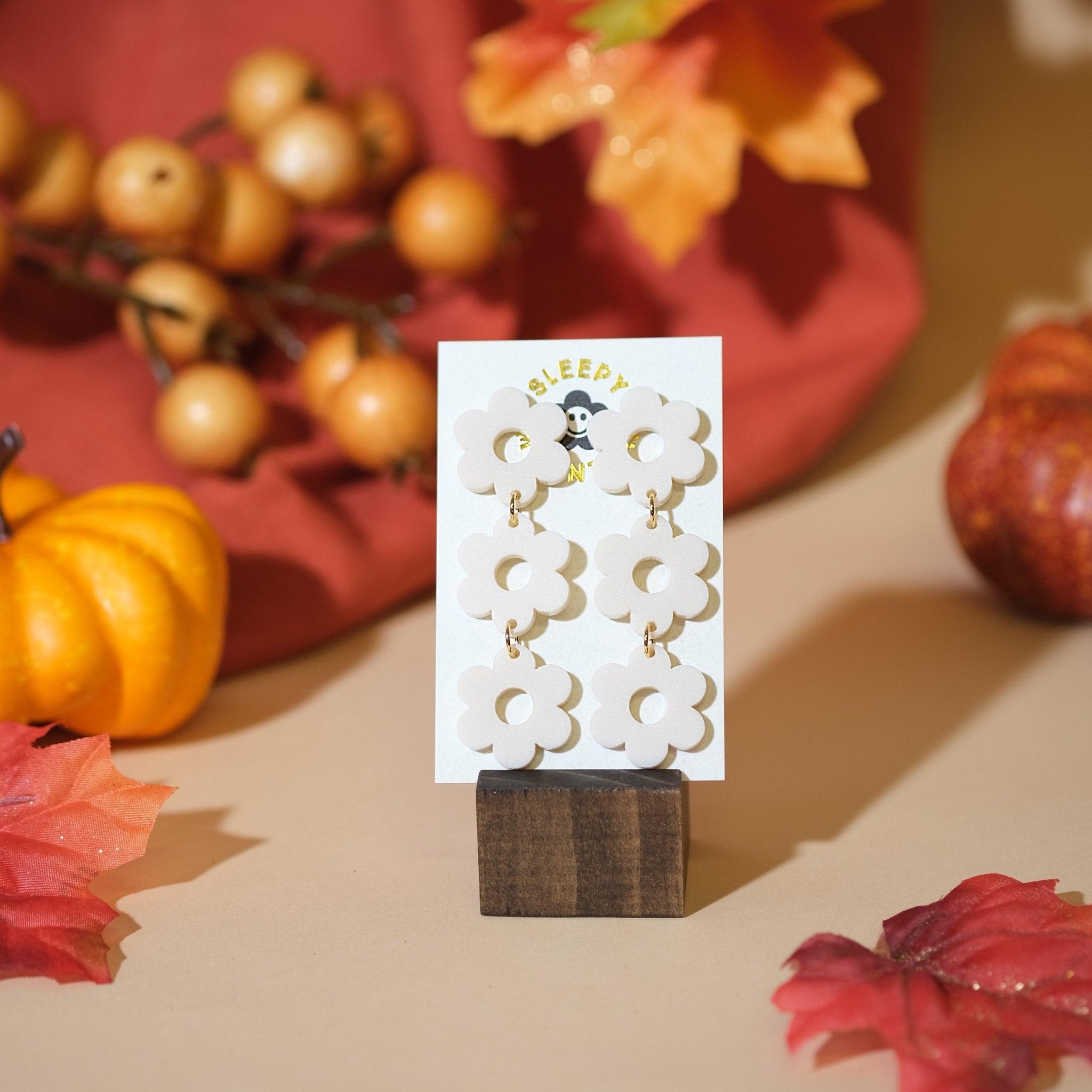 Daisy Chain Earrings in Linen - Sleepy Mountain