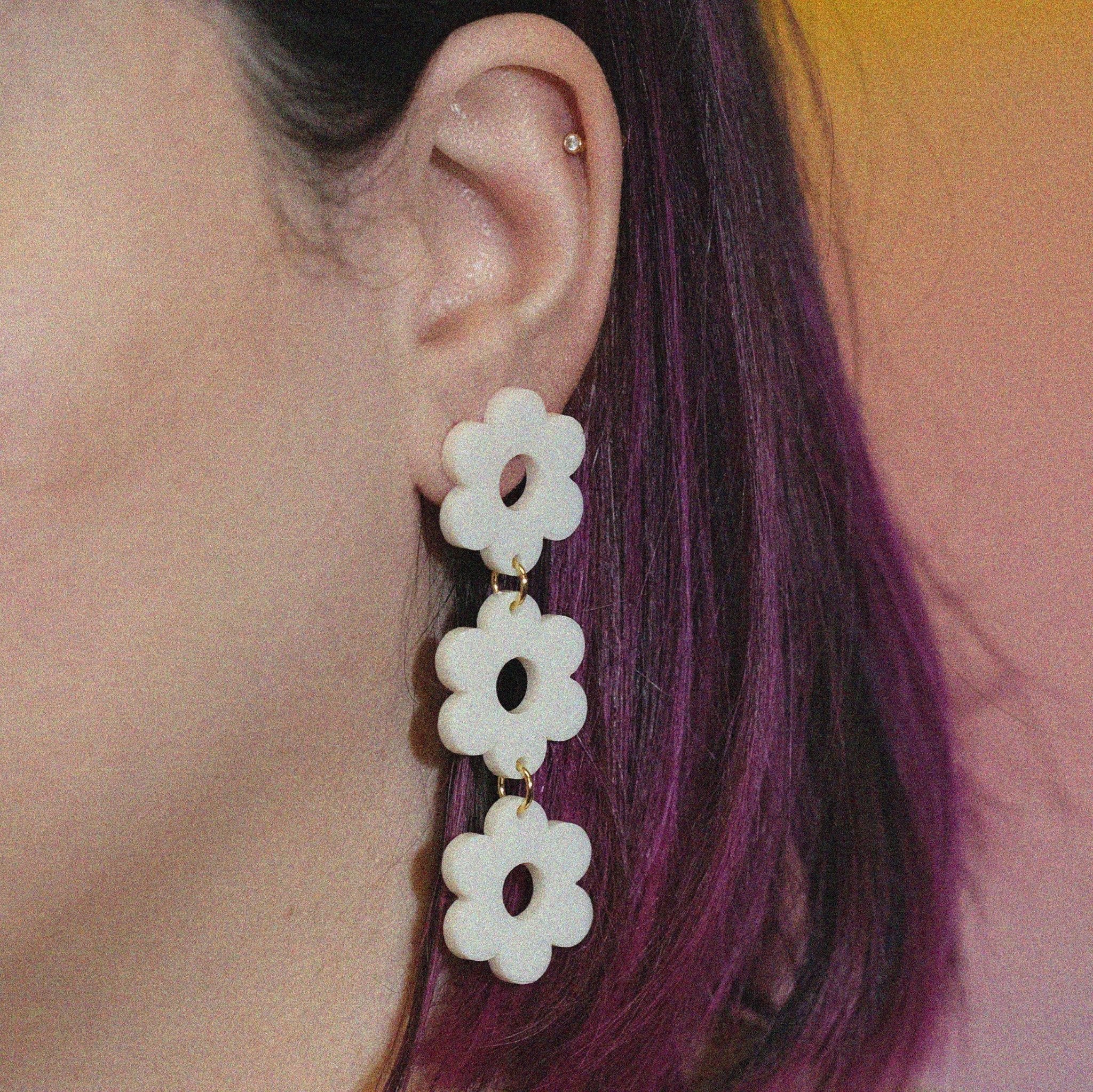Daisy Chain Earrings in Linen - Sleepy Mountain