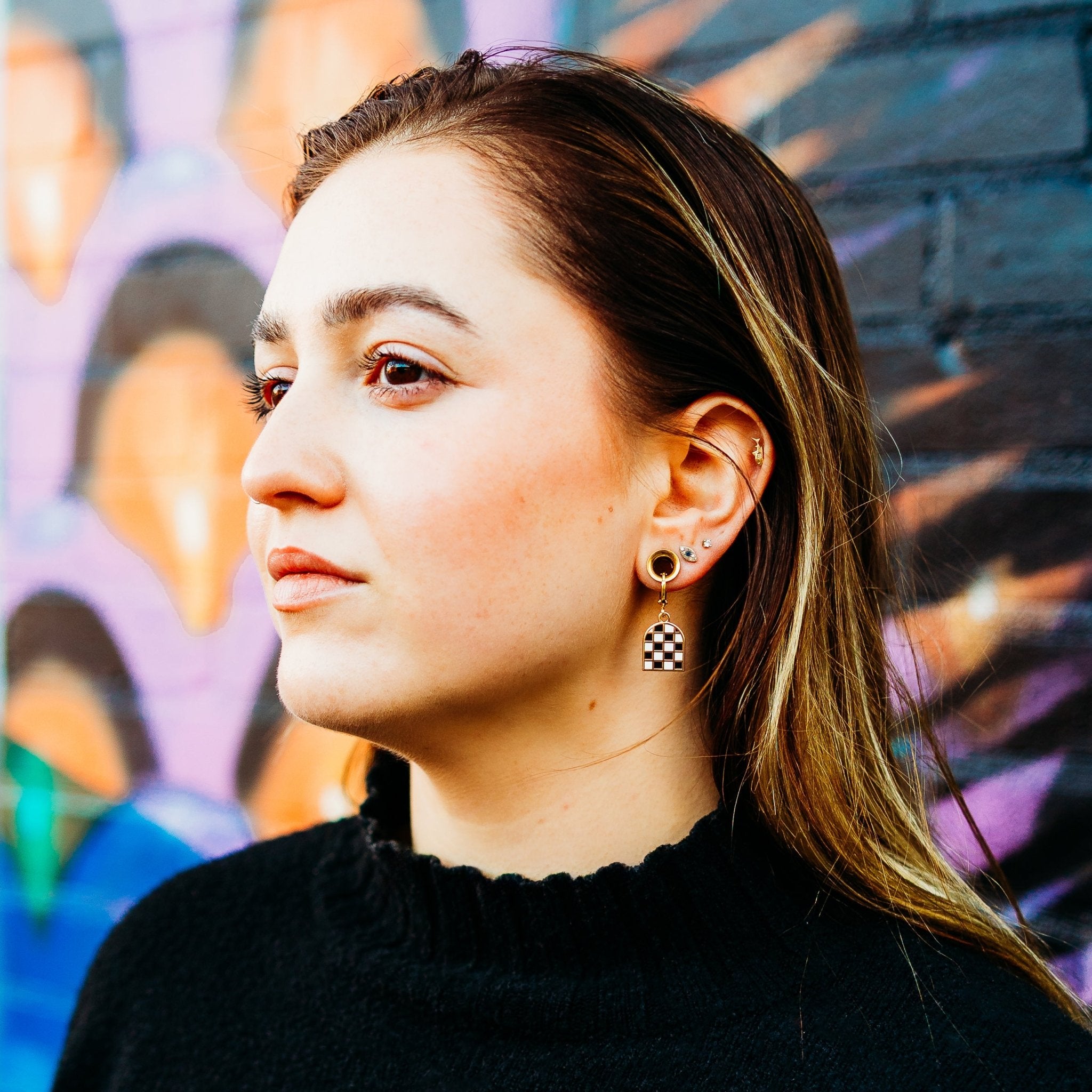 Checkered arch huggie hoop earrings - Sleepy Mountain