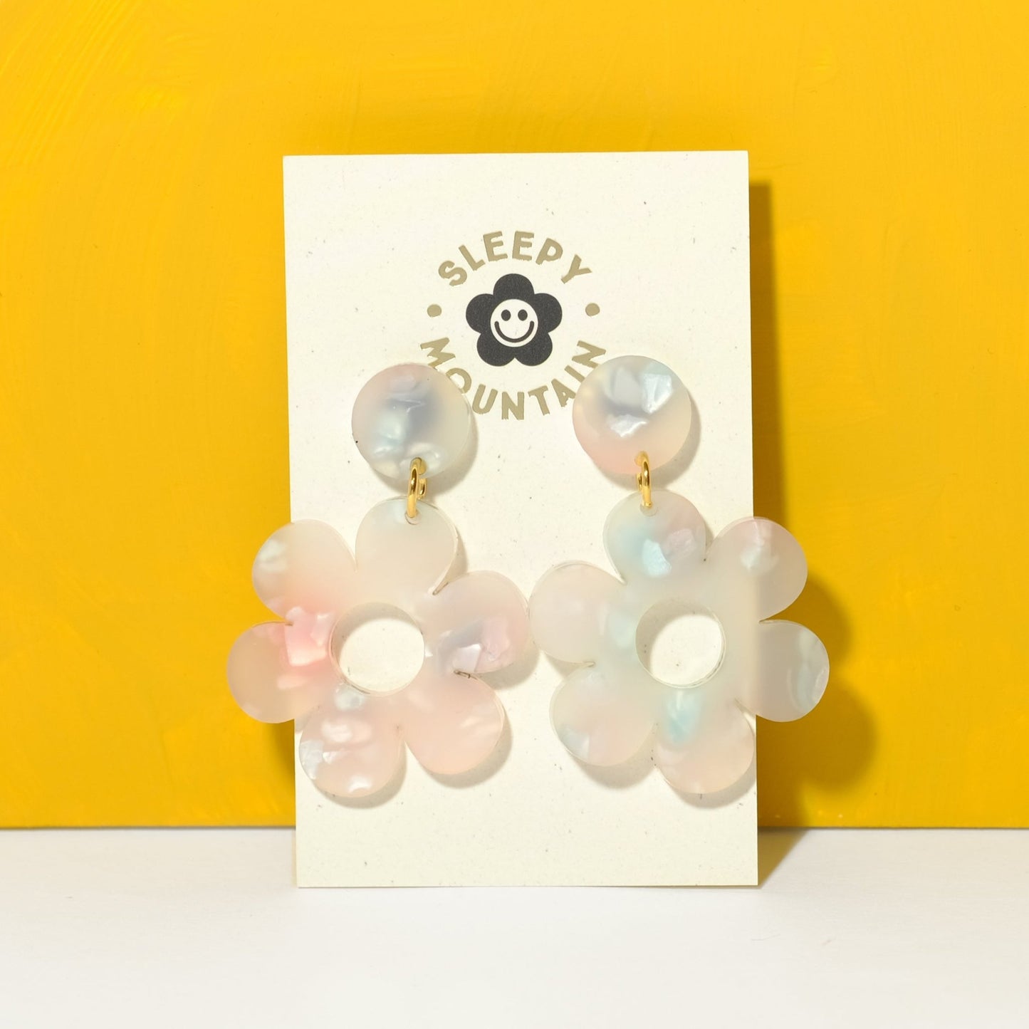 Daisy dangle earrings in cotton candy - Sleepy Mountain