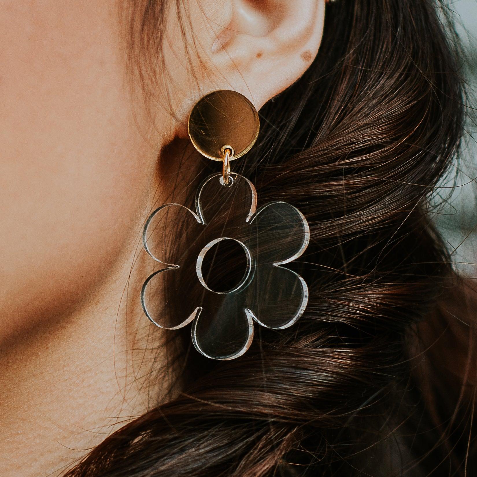 Daisy Earrings - Clear Acrylic Dangle Earrings - Sleepy Mountain