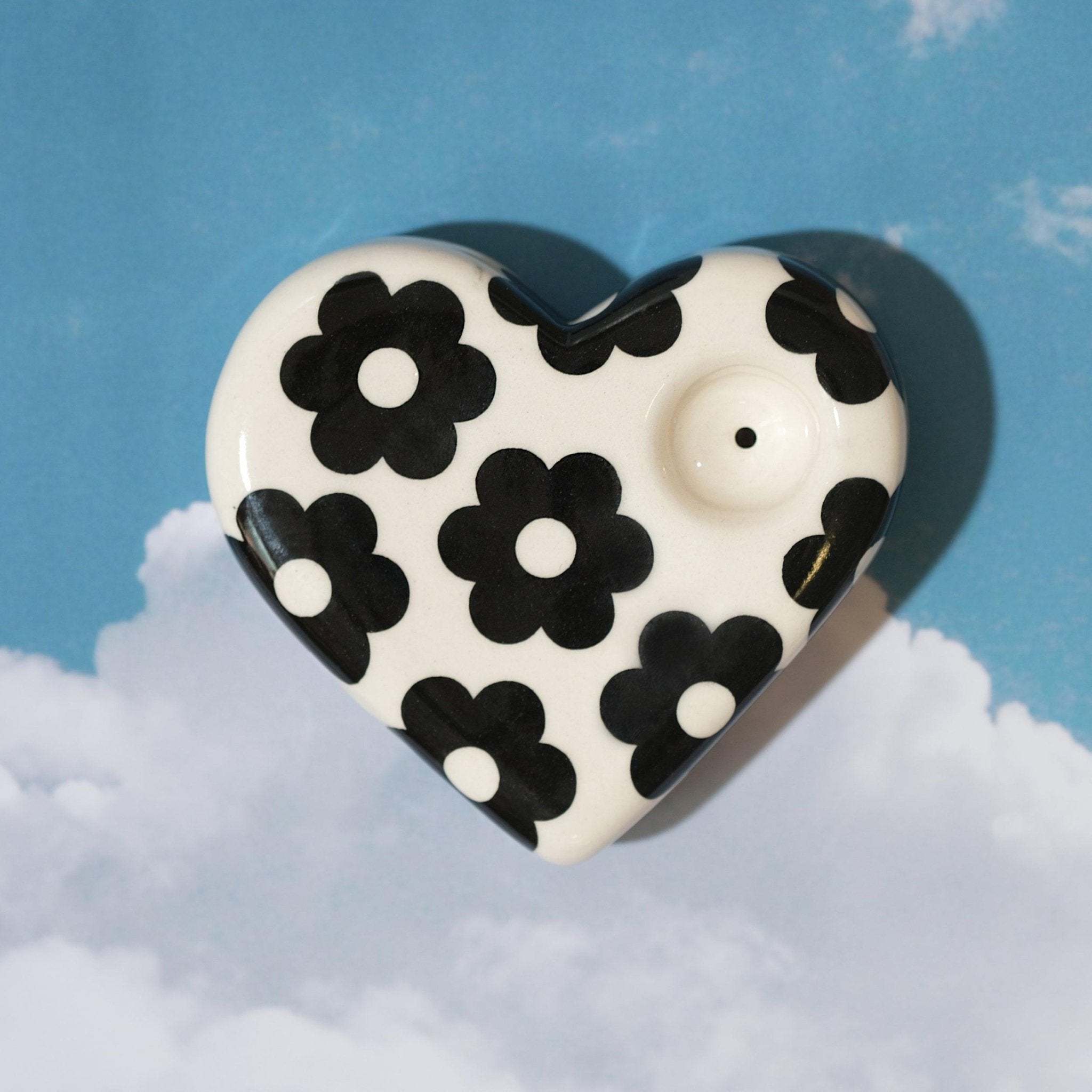 Daisy Porcelain Heart - Sleepy Mountain
