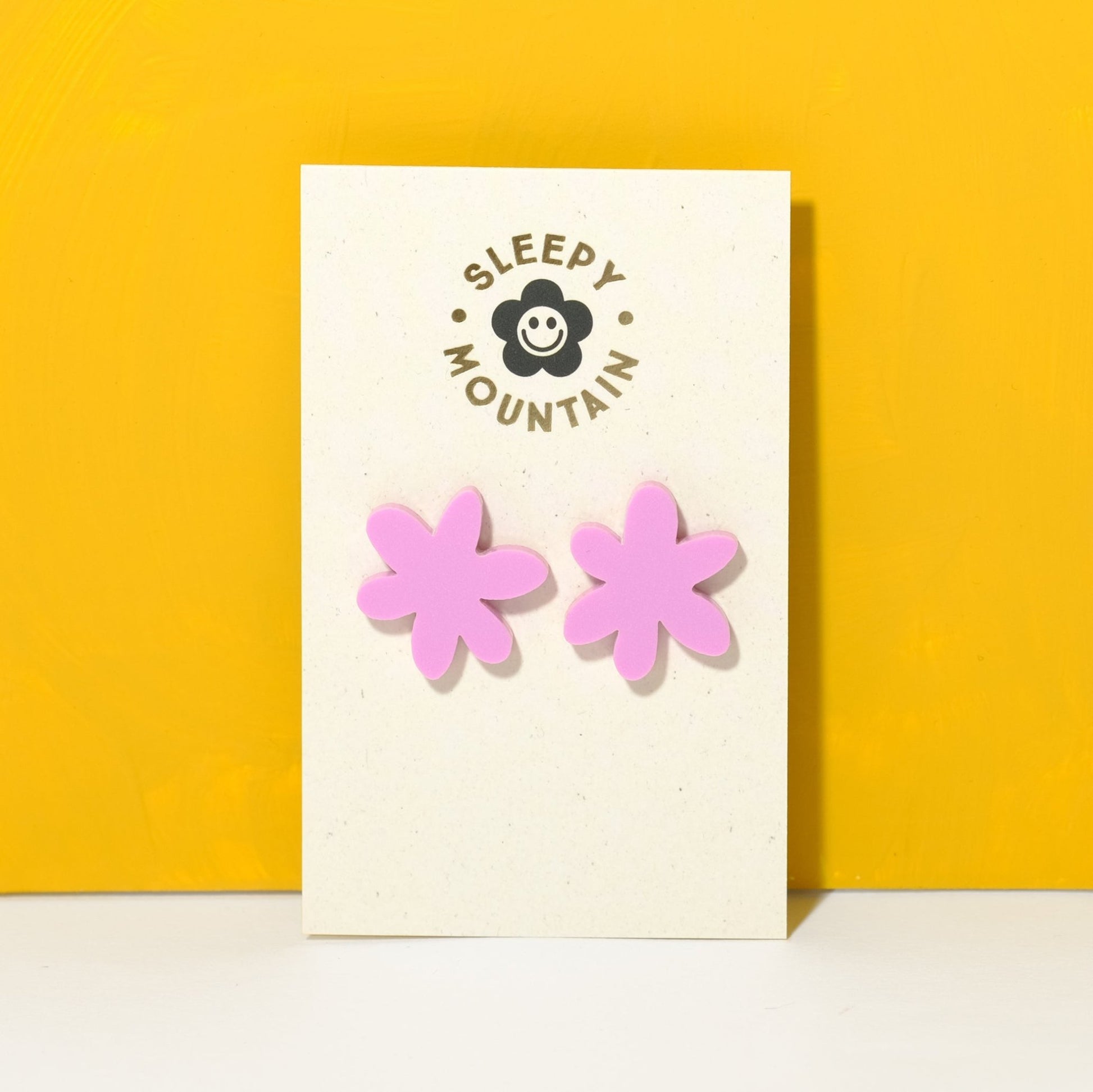 Flower stud earrings in lilac - Sleepy Mountain