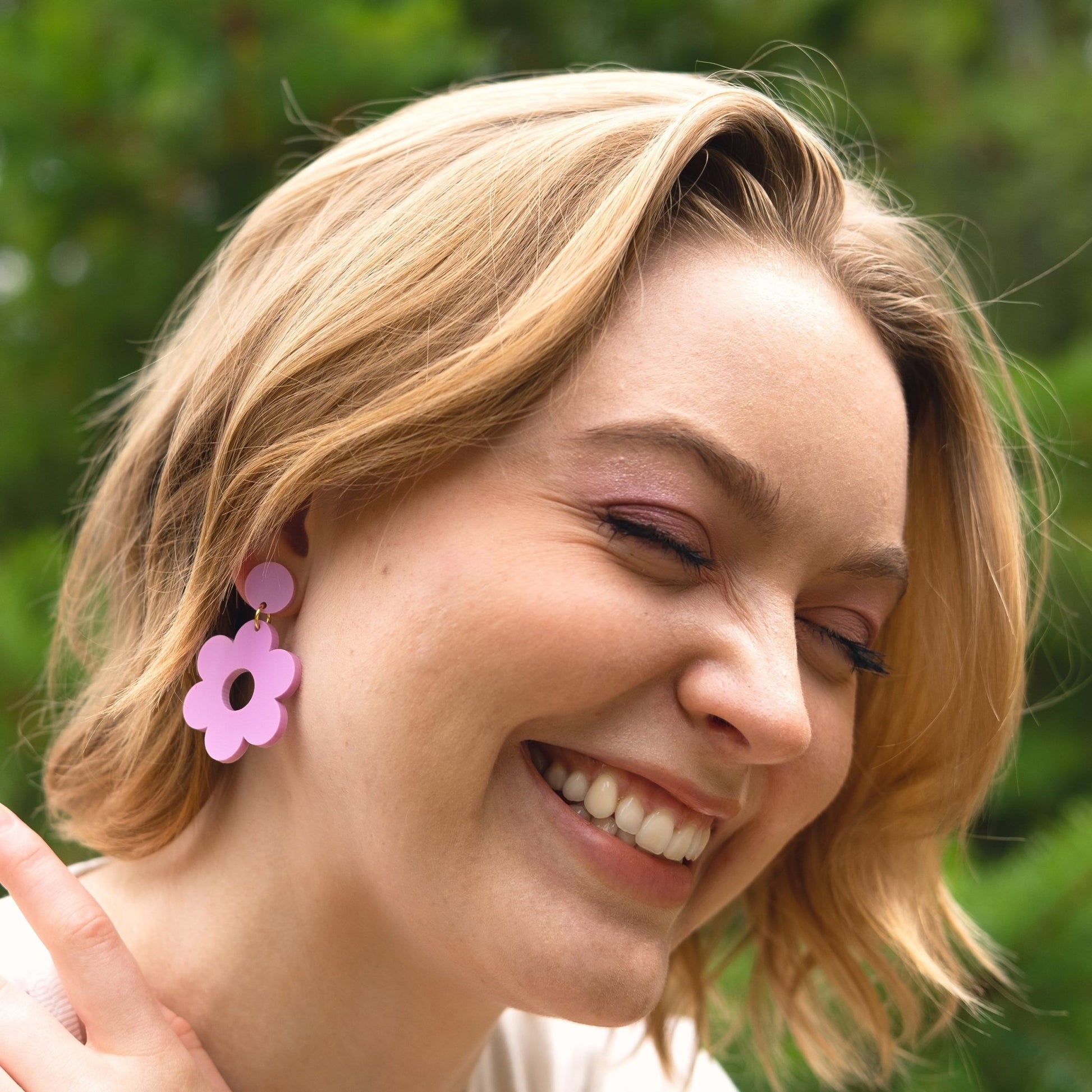 Lilac Daisy Dangle Earrings - Sleepy Mountain