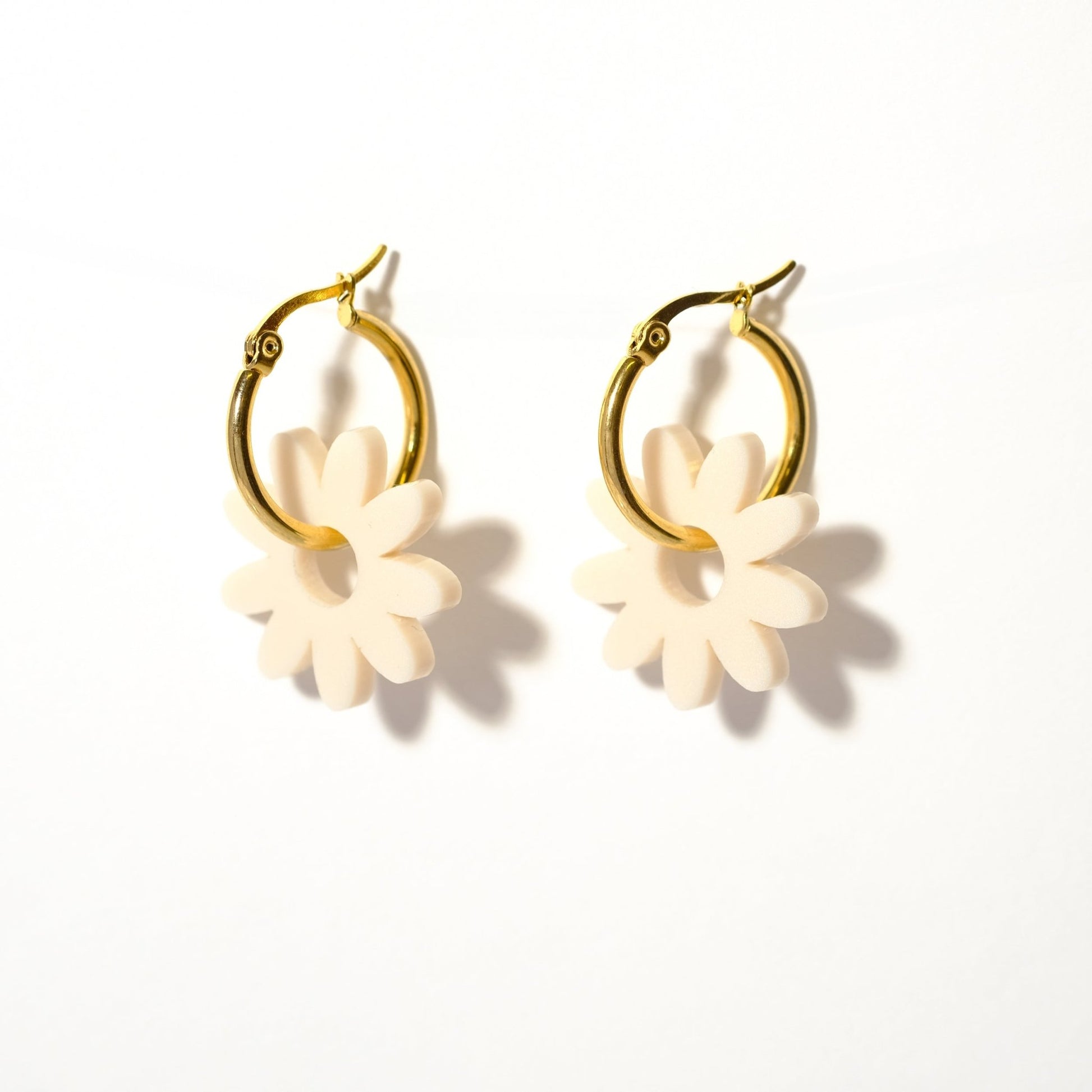 Marguerite daisy hoop earrings in linen white - Sleepy Mountain