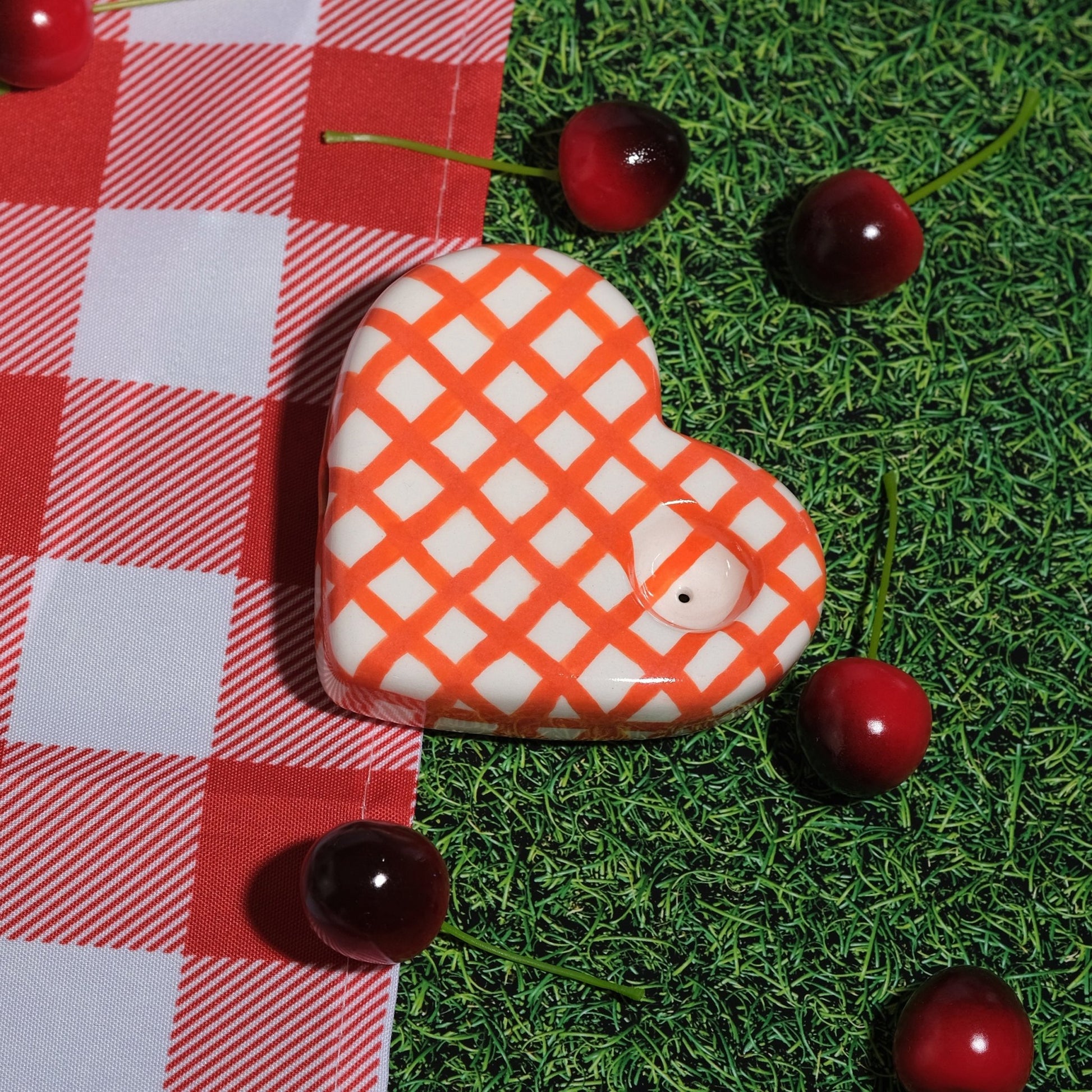 Picnic Date Heart Pipe - Sleepy Mountain