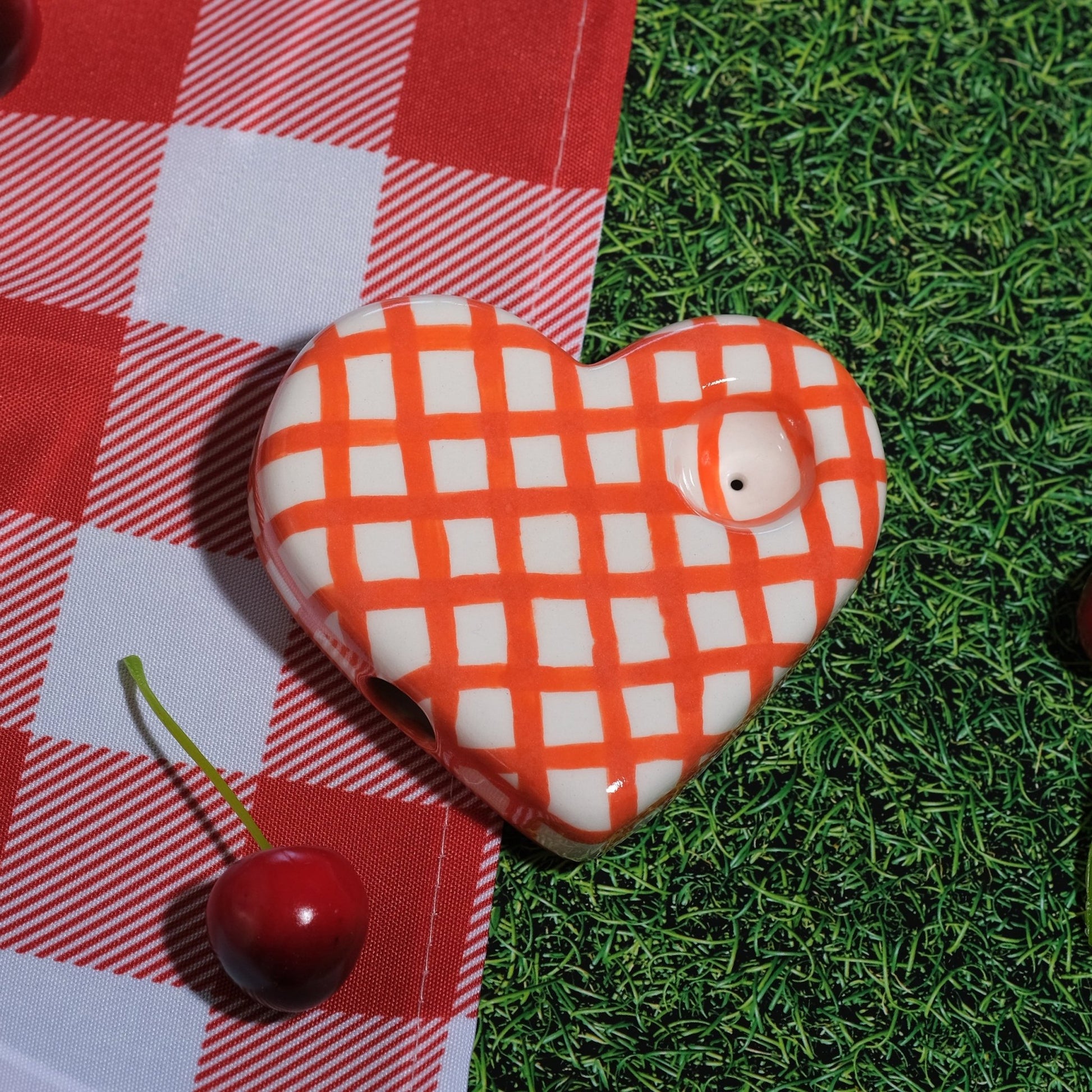 Picnic Date Heart Pipe - Sleepy Mountain
